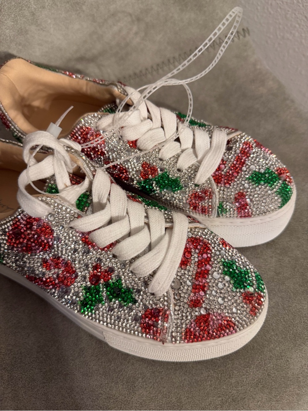 NWT Betsey Johnson Sidny Holiday Holly Print Rhinestone Platform Sneakers Sz 6,5 - Picture 11 of 16